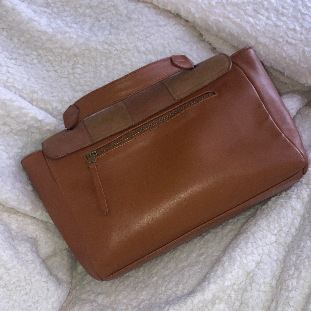 🤎🤎🤎🤎Universal thread Elegant Tan Leather Handbag
NWOT - Picture 6 of 7
